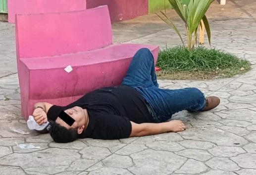 Hombre en el suelo alarma a vecinos de Medellín ¡Esto fue lo que le pasó!