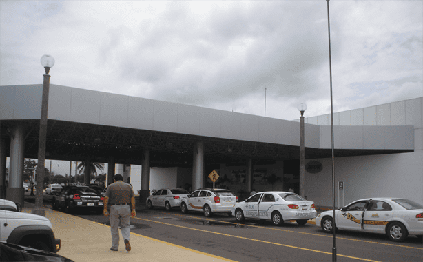 ¿Cuánto cuesta un taxi desde el aeropuerto de Veracruz hasta la zona hotelera?