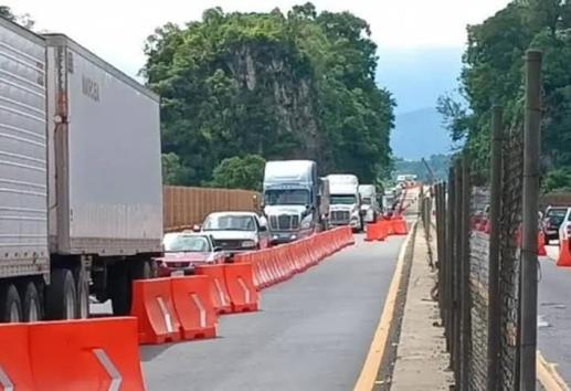 Denuncian asalto masivo en la autopista Puebla-Veracruz; delincuentes pasan desapercibidos