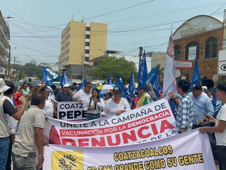 Simpatizantes del PRI, PAN y PRD protestan en el Palacio de Coatzacoalcos por falta de agua