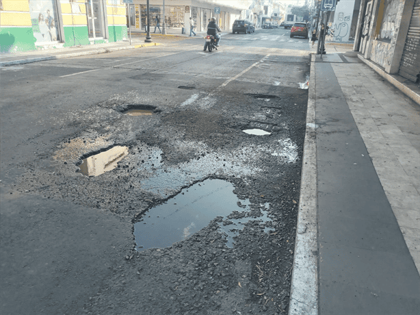 Denuncian calles del Centro Histórico de Veracruz llenas de baches