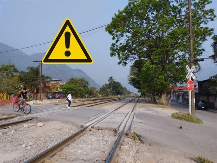 Cruces ferroviarios en pésimas condiciones, exponen ciudadanos en Río Blanco