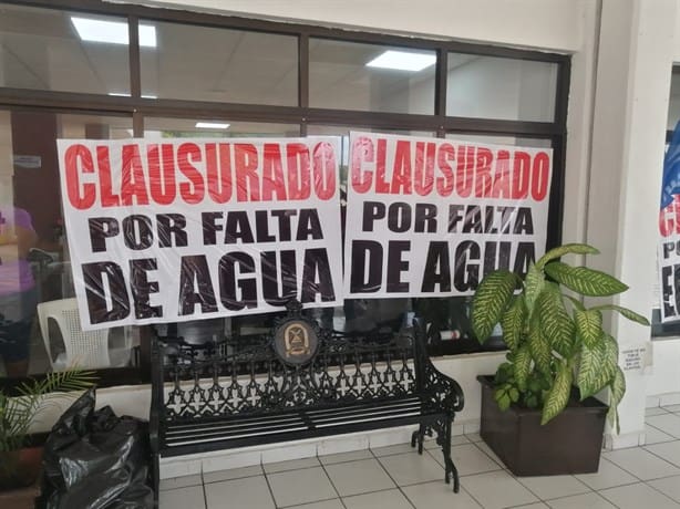 Simpatizantes del PRI, PAN y PRD protestan en el Palacio de Coatzacoalcos por falta de agua