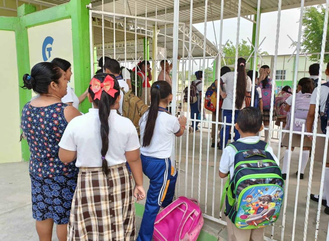Ajustan horario en escuelas de Moloacán por altas temperaturas ¿cómo quedó?