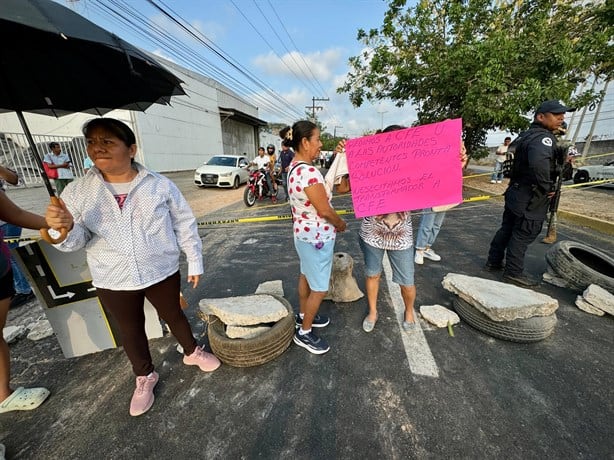 Vecinos amenazan con tomar casillas y más bloqueos en Veracruz ante la falta de luz | VIDEO