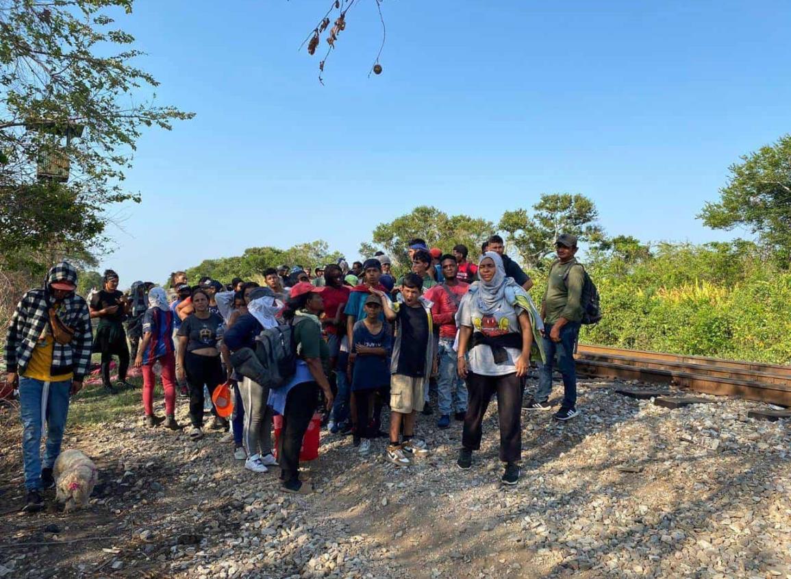 Cierra paso Instituto Nacional de Migración a caravana "Viacrucis migrante" bajo anomalías | VIDEO
