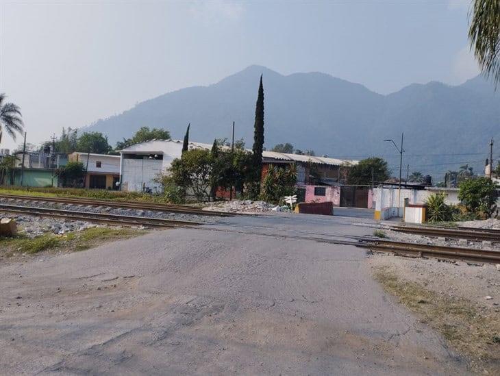 Cruces ferroviarios en pésimas condiciones, exponen ciudadanos en Río Blanco