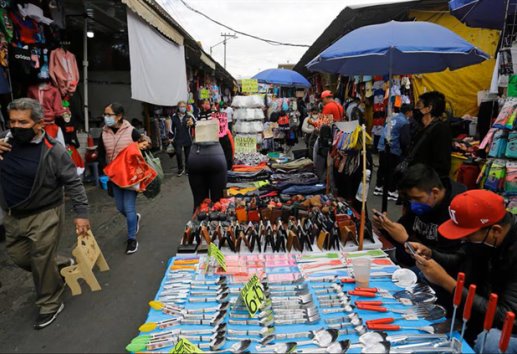 Más de 910 mil personas viven en el sector informal: INEGI