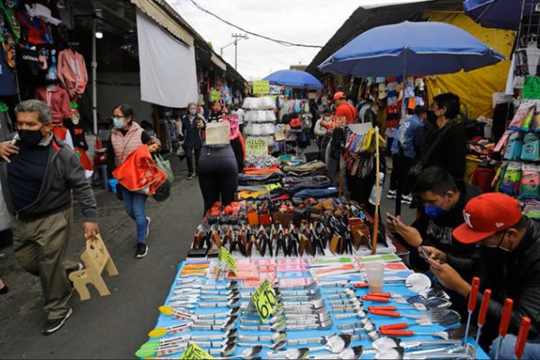 Más de 910 mil personas viven en el sector informal: INEGI
