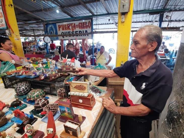 Don Jorge, artesano de Agua Dulce crea piezas para coleccionistas en Estados Unidos | VIDEO