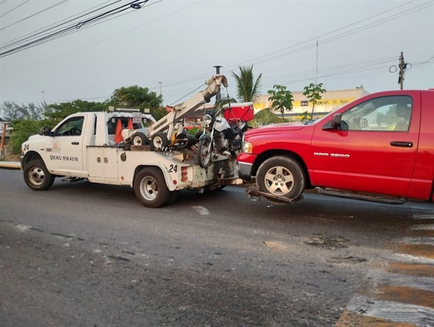 Motociclista choca contra camioneta en la carretera Medellín-Veracruz