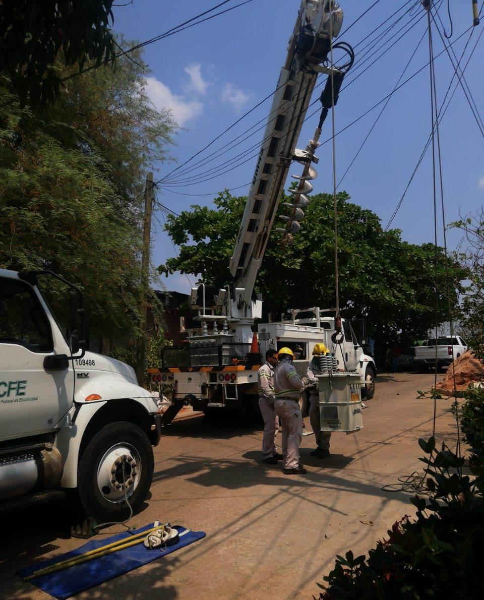 Tras retención de unidades de CFE, instalan nuevo trasformador en barrio de Soconusco ante fallas 