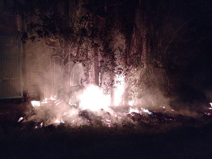 Incendio provocado amagaba con calcinar vivienda de ancianito en Fortín; esto pasó