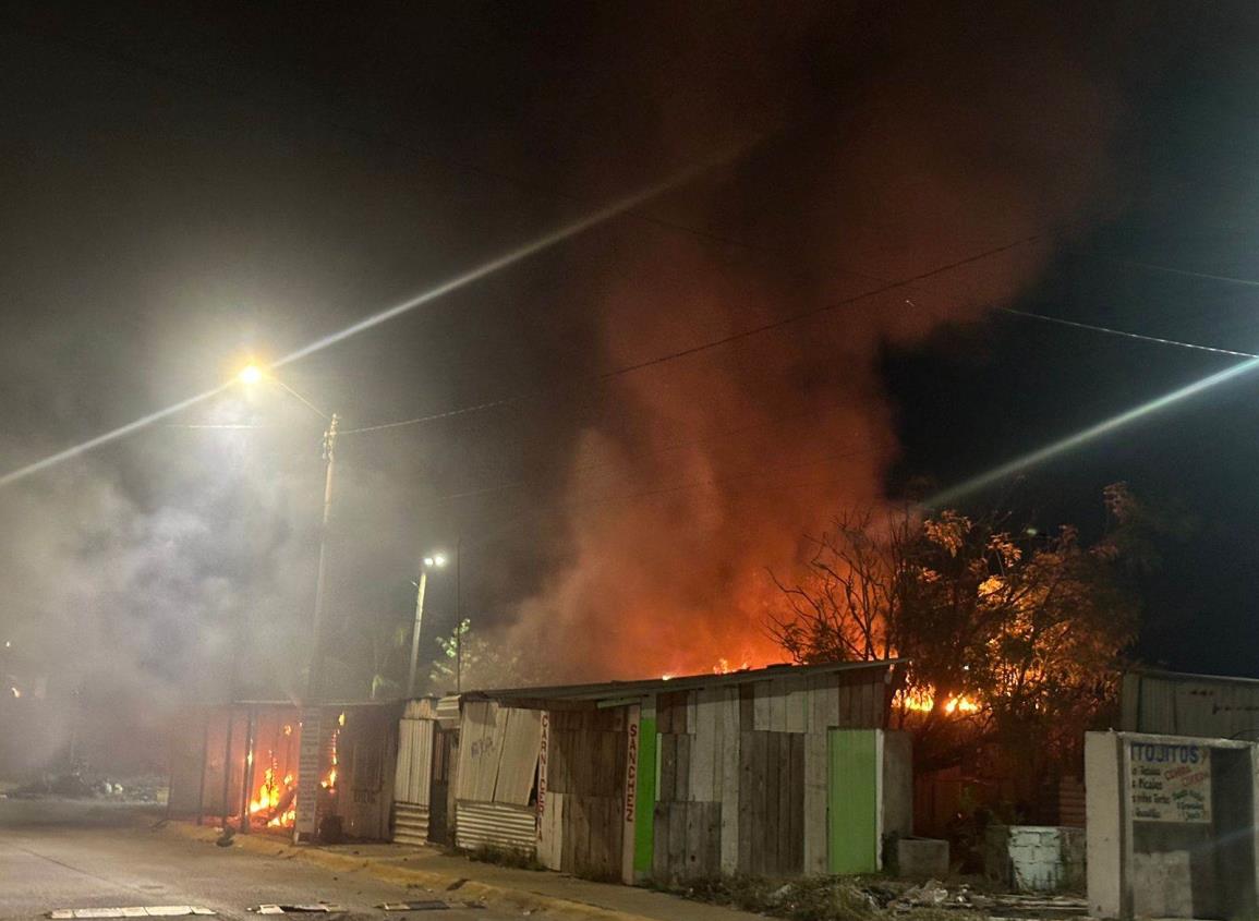 ¿Qué provocó el incendio en locales del mercado popular de Coatzacoalcos?