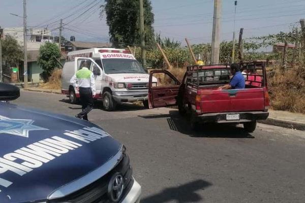 Se estrellan contra poste de CFE en Coscomatepec
