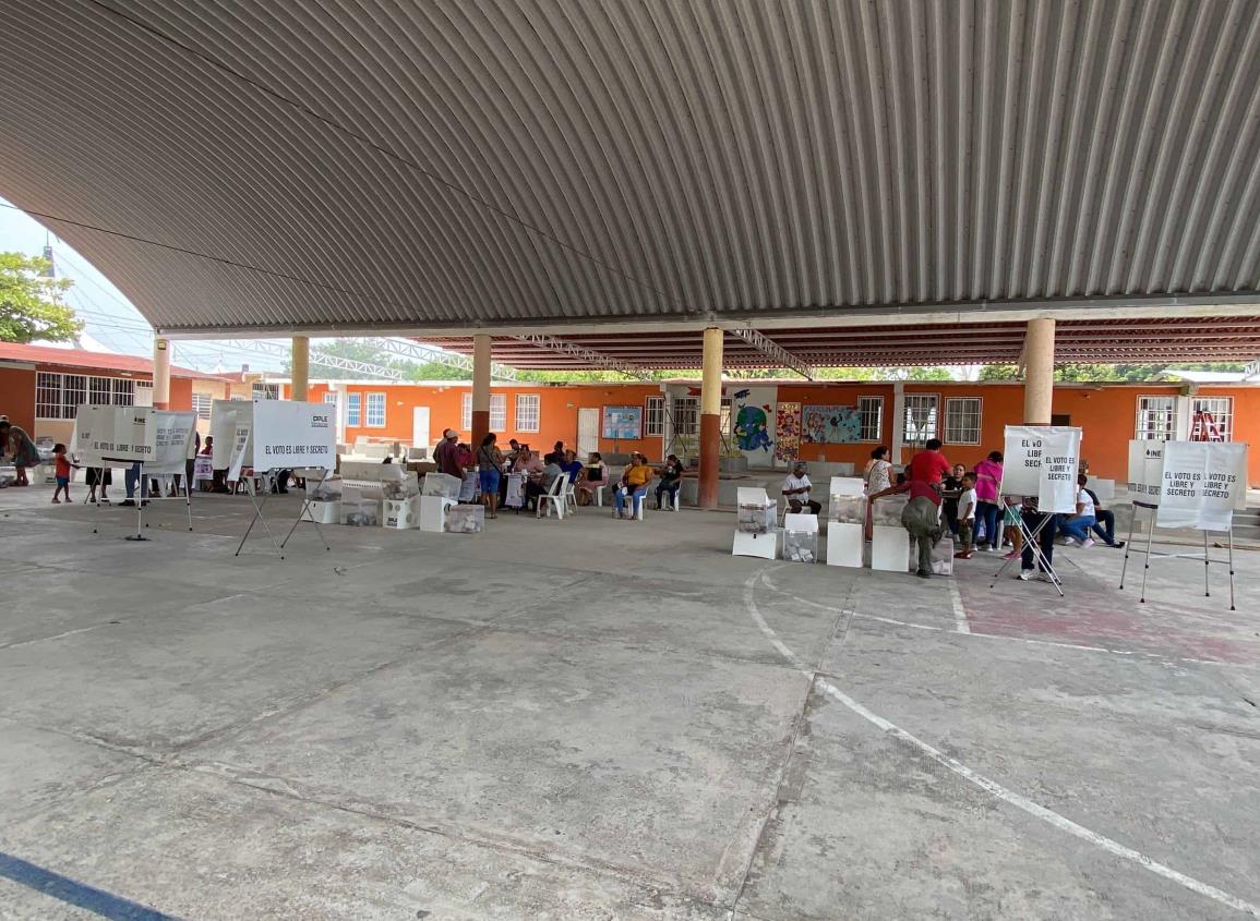 En este horario se observó mayor número de votantes en Las Choapas ¡le huyen al sol!