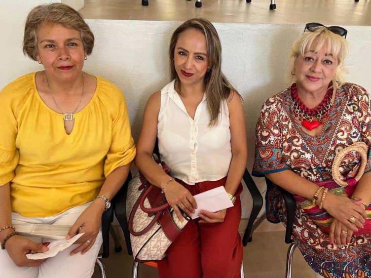 Damas xalapeñas protagonizan celebración por el Día de las Madres