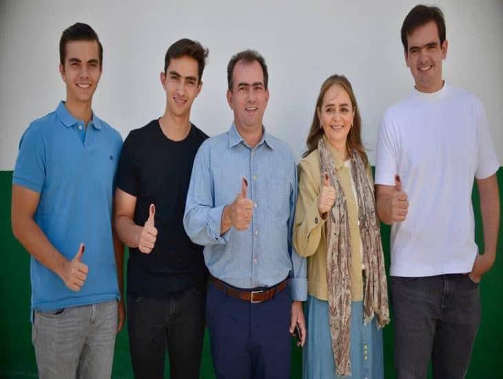 Pepe Yunes vota en Perote y llama a veracruzanos a participar en elecciones 2024