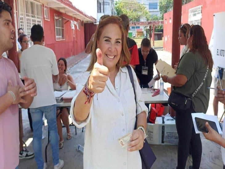 Candidata a diputada local Bertha Ahued vota y pide a los veracruzanos participar en la elección 2024