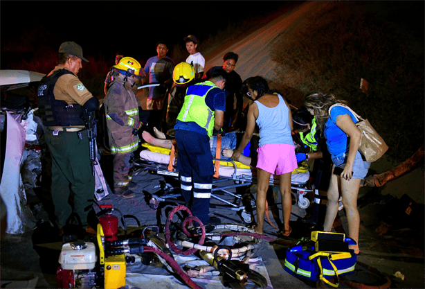 Fuerte accidente en la Riviera Veracruzana deja heridos y niña prensada en un auto | VIDEO