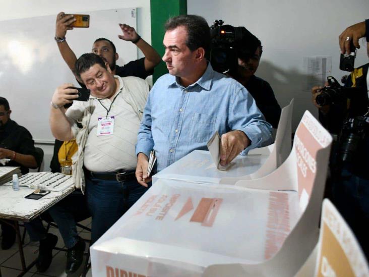 Pepe Yunes emite voto en Perote y dice que llevará elección hasta sus últimas consecuencias