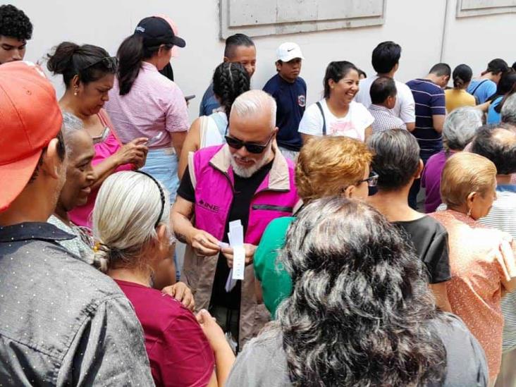 INE reparte números, boletas están por terminarse en casilla especial de Ayuntamiento de Xalapa