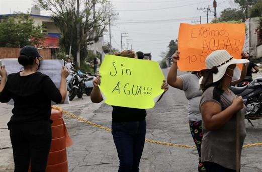 Quejas por la falta de agua en Xalapa