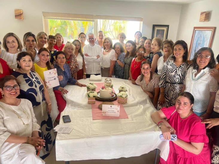 Damas xalapeñas protagonizan celebración por el Día de las Madres