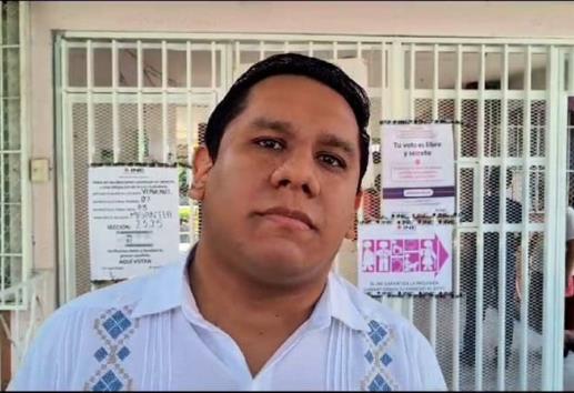 Secretario general de la CEAPP vota en Misantla; descartó incidentes a periodistas 