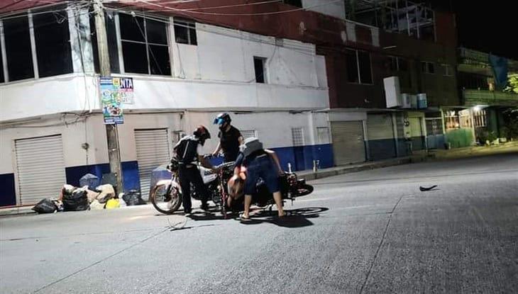 Se registra carambola de motociclistas en Martínez 