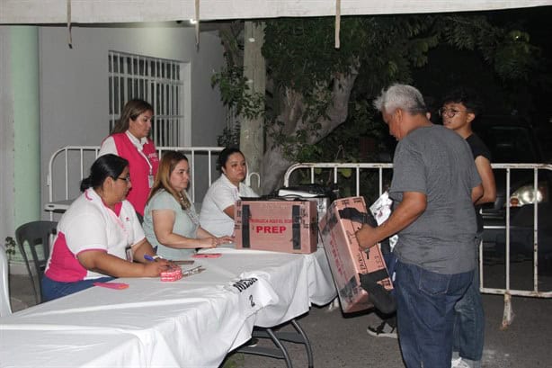 Llegan primeros paquetes electorales a la 12 Junta Distrital del INE en Veracruz