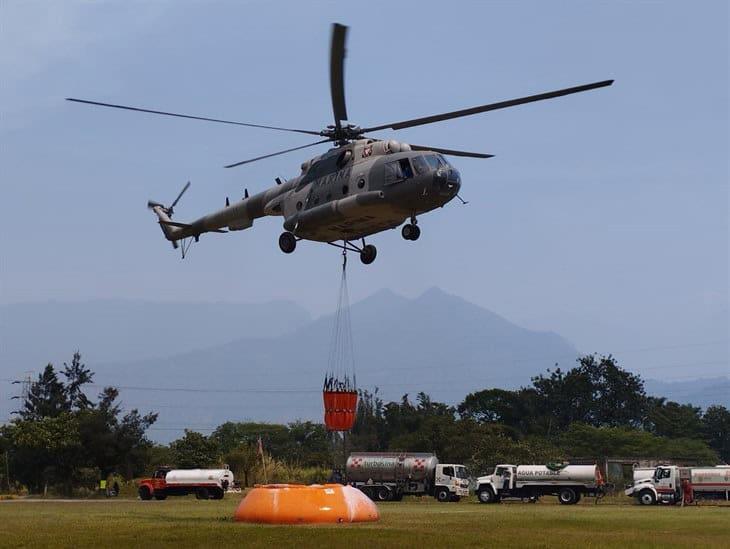 Combaten incendios forestales vía aérea en Huiloapan