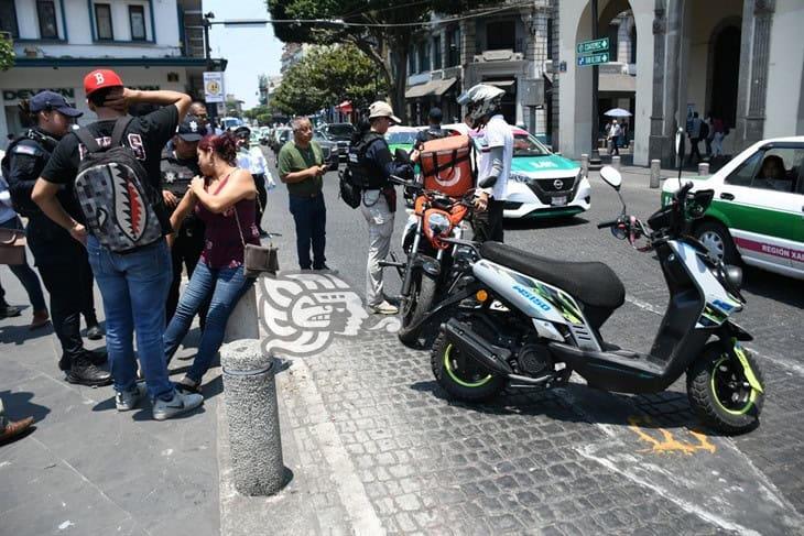 Imprudencia de peatones ocasionó que fueran arrollados por motociclista