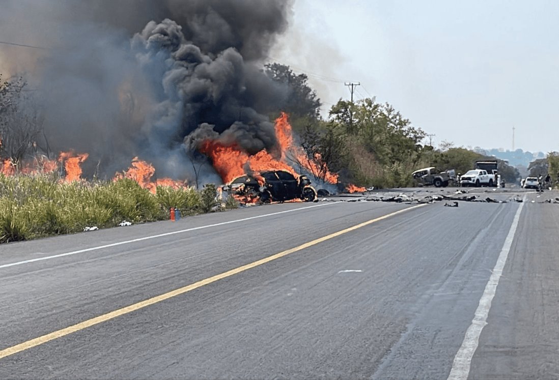 Aparatoso accidente en la carretera Tinaja-Cd. Alemán deja varios heridos y un incendio