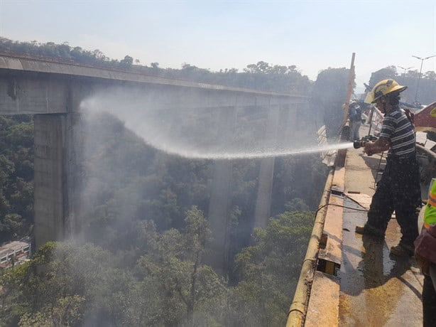 Controlan incendio en ladera del Puente El Metlác