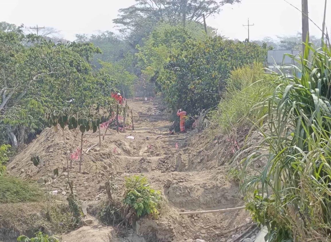 En esta zona de Moloacán, Pemex rehabilita un gasoducto