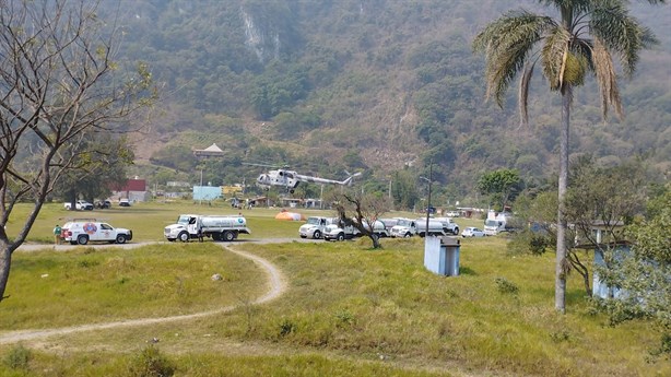 Combaten incendios forestales vía aérea en Huiloapan