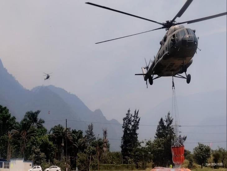 Así sacan agua de los ríos con helicópteros para combatir incendios en Veracruz