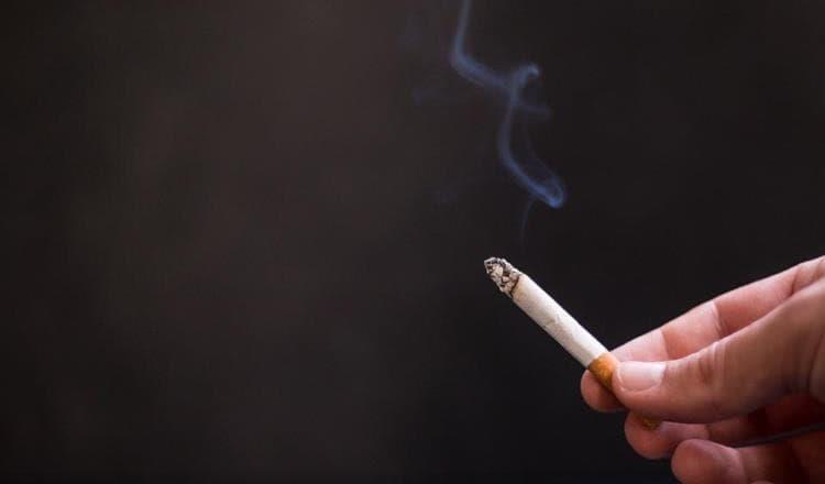 Alerta Secretaría de Salud, tabacaleras dirigen estrategia de comercialización a jóvenes