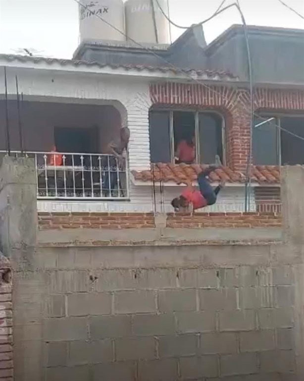 Incendian oficinas electorales en Chiapas; mujer sería lanzada de una ventana