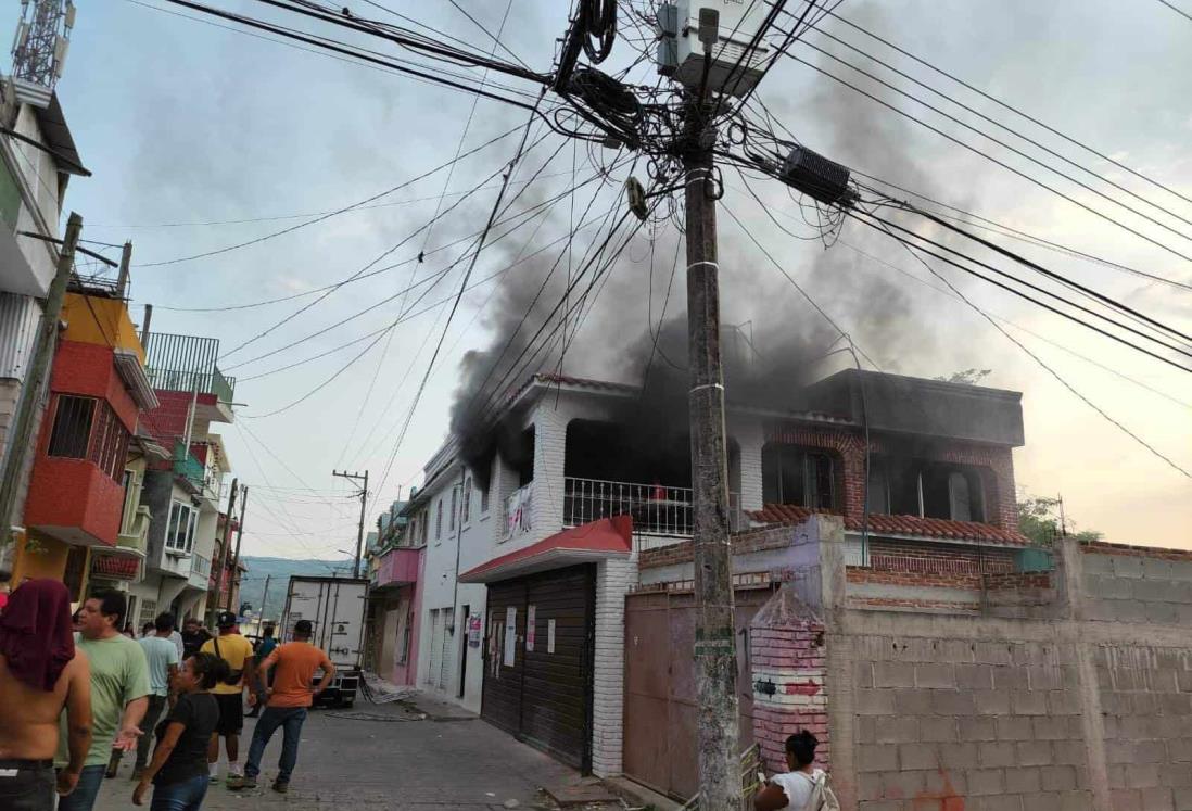 Incendian oficinas electorales en Chiapas; mujer sería lanzada de una ventana