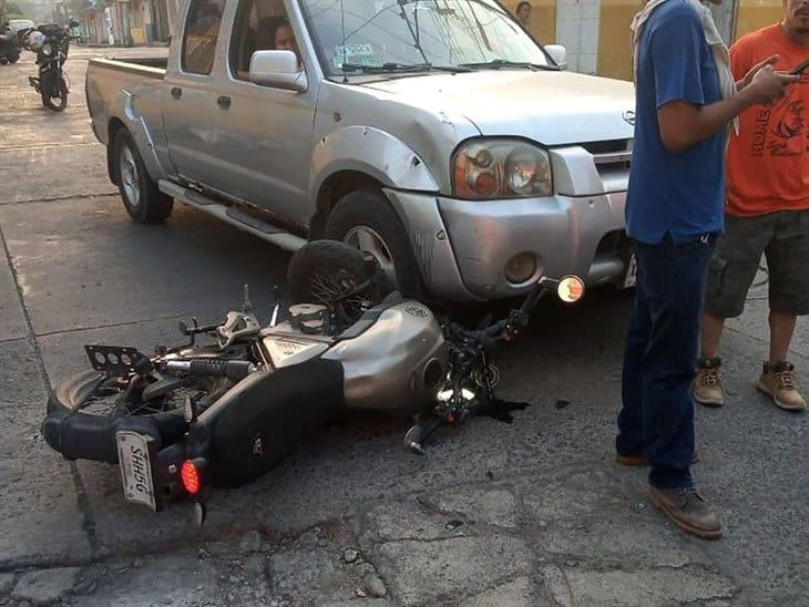 Choque entre camioneta y moto deja un lesionado en Misantla