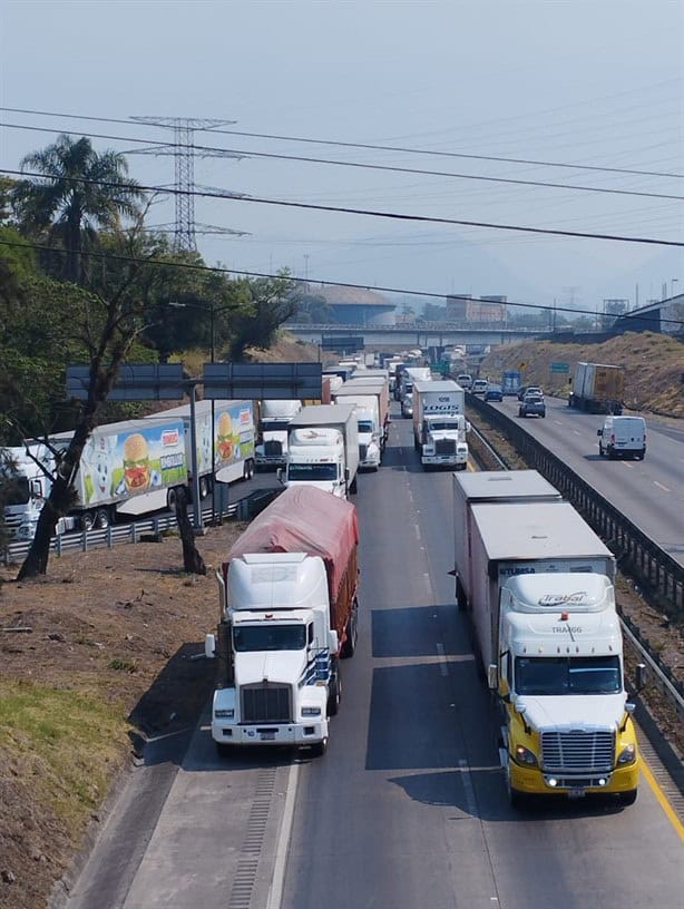Autopista Puebla-Veracruz y carretera Orizaba-Córdoba, colapsadas por bloqueos