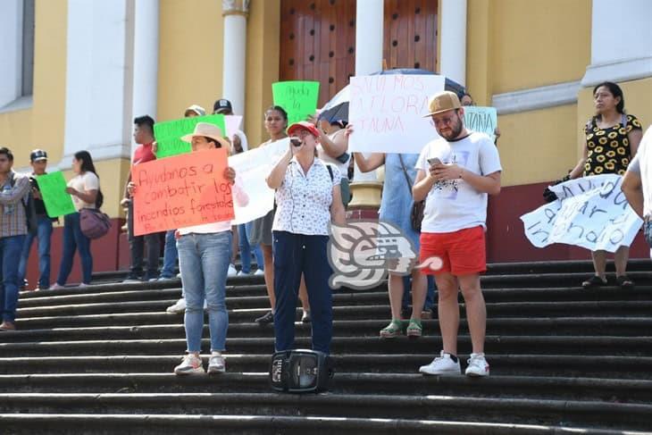 Piden apoyo con víveres, habitantes de Ixhuacán