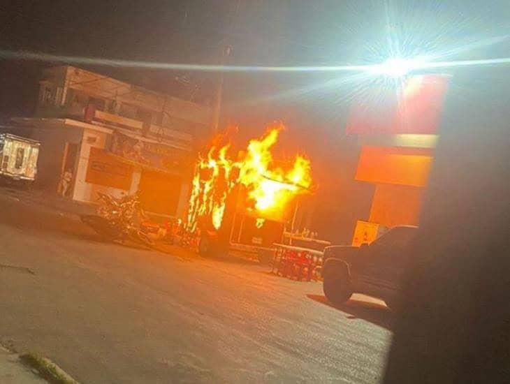 Se incendia puesto de Hot Dogs en Úrsulo Galván