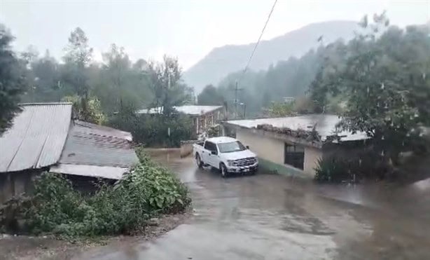 Llovizna y granizada sorprende a habitantes de La Perla