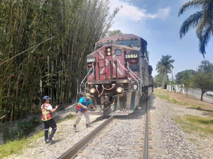 Se descarrila locomotora en bulevar Córdoba-Fortín