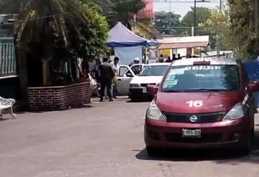 Balean a taxista en calles del Centro de Cuichapa