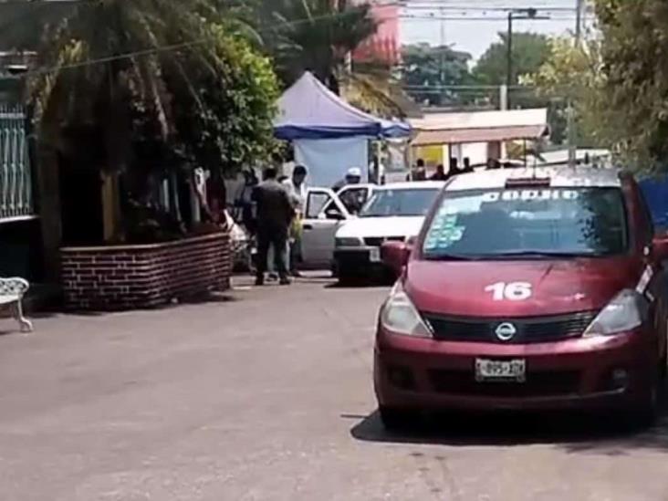 Balean a taxista en calles del Centro de Cuichapa