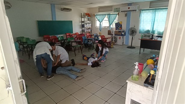 Realizan simulacro en primaria de Moloacán | VIDEO
